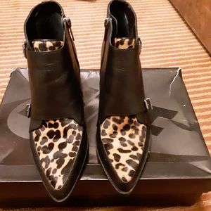 Circus by sam Adelman size 7.5
